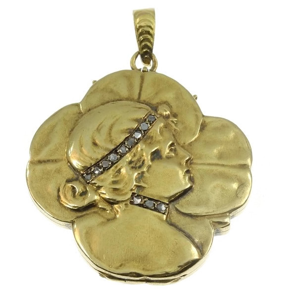 A Symbol of Luck in Art Nouveau: The 1900 Gold Locket